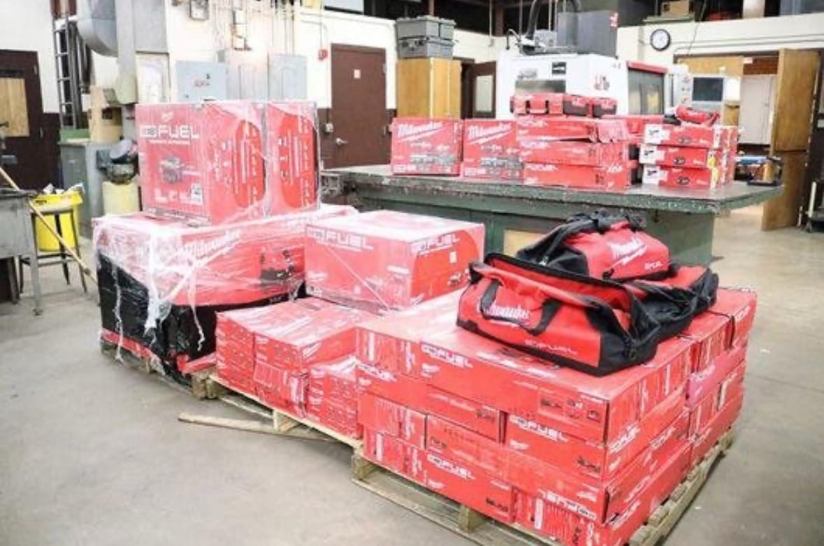 Small pallet of Milwaukee power tools – 30 assorted tools – Grade A — photo 6