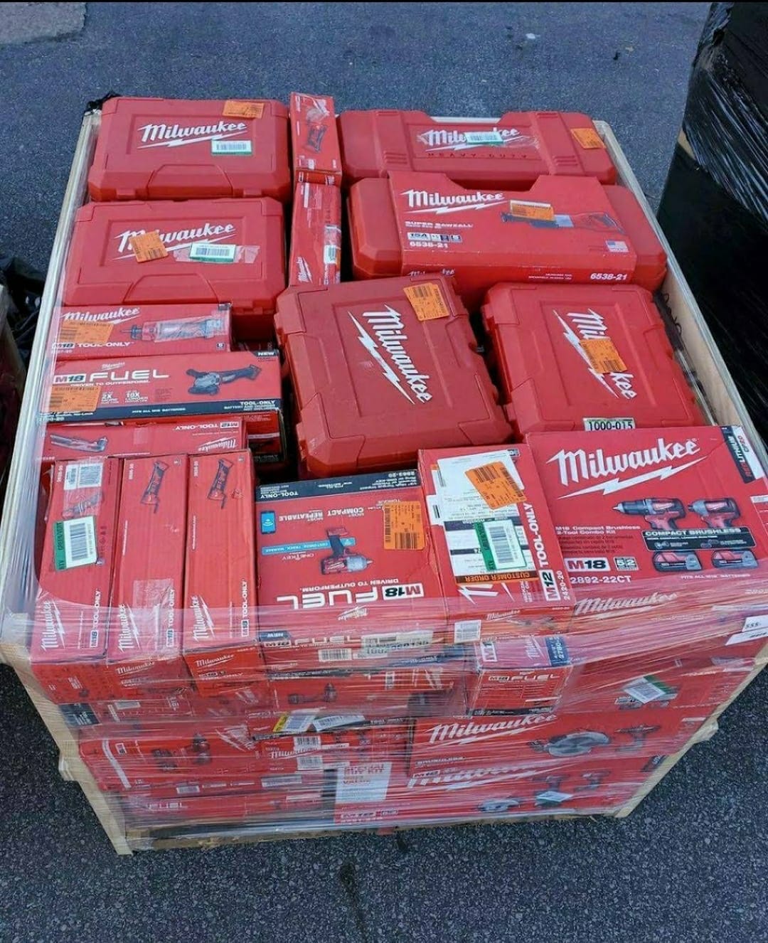 Pallet of 50 to 60 Milwaukee tools – New power tools & accessories – 55 pieces – Grade A
