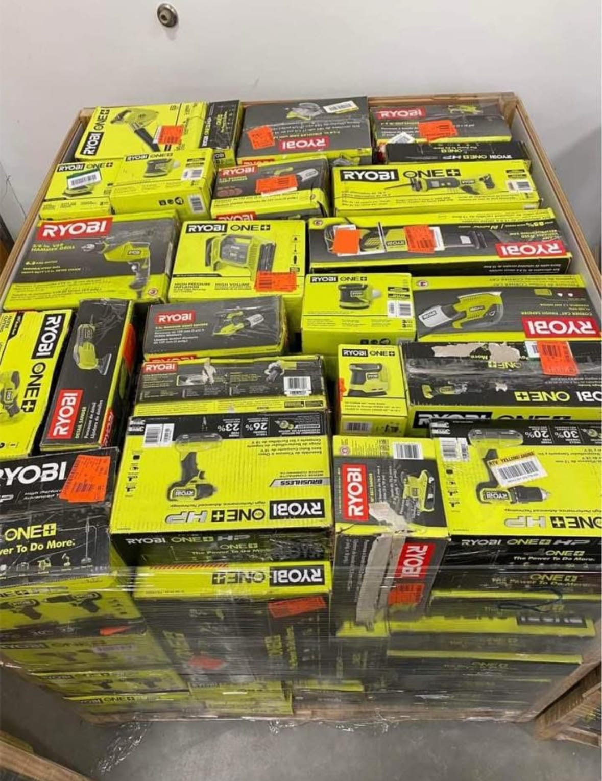 Palette d’outils et accessoires Ryobi 180 piece – Assortiment électroportatif, outillage à main et accessoires – Grade A