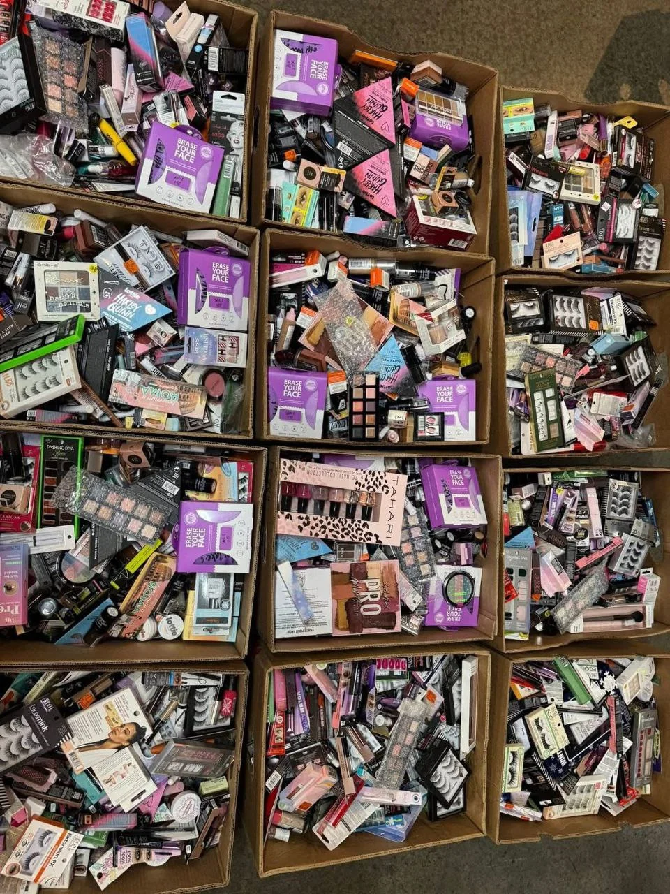 High-volume makeup clearance pallet – Varied assortment of 200 to 500+ beauty items – Grade A