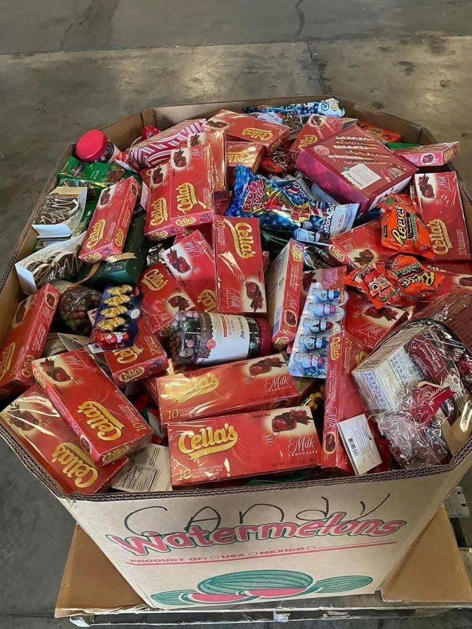 Pallet of assorted confectionery – Candy bags & boxes – 400 to 600 pieces – Grade A — photo 1