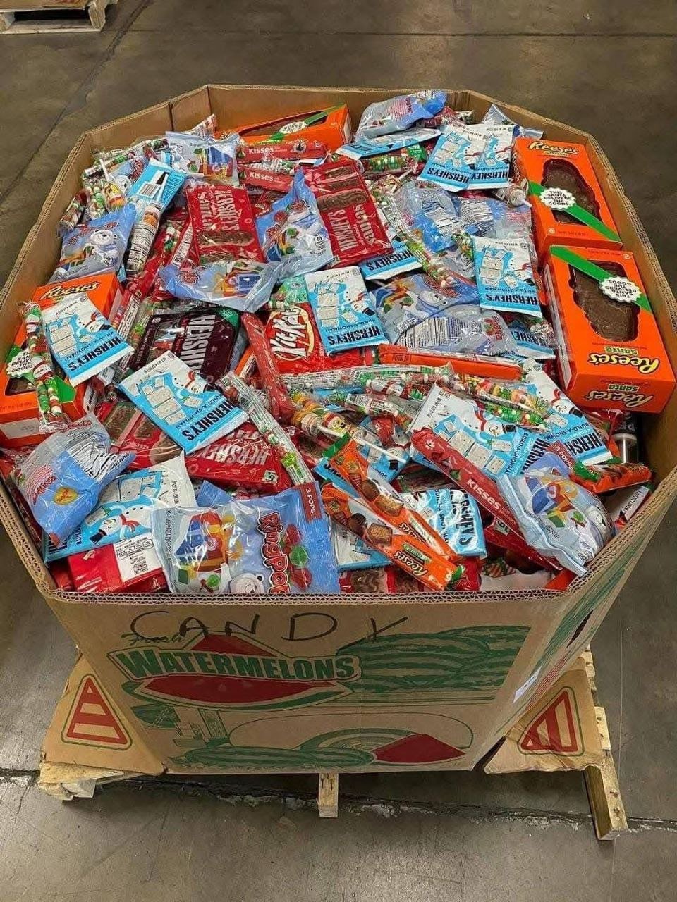 Pallet of assorted confectionery – Candy bags & boxes – 400 to 600 pieces – Grade A — photo 2