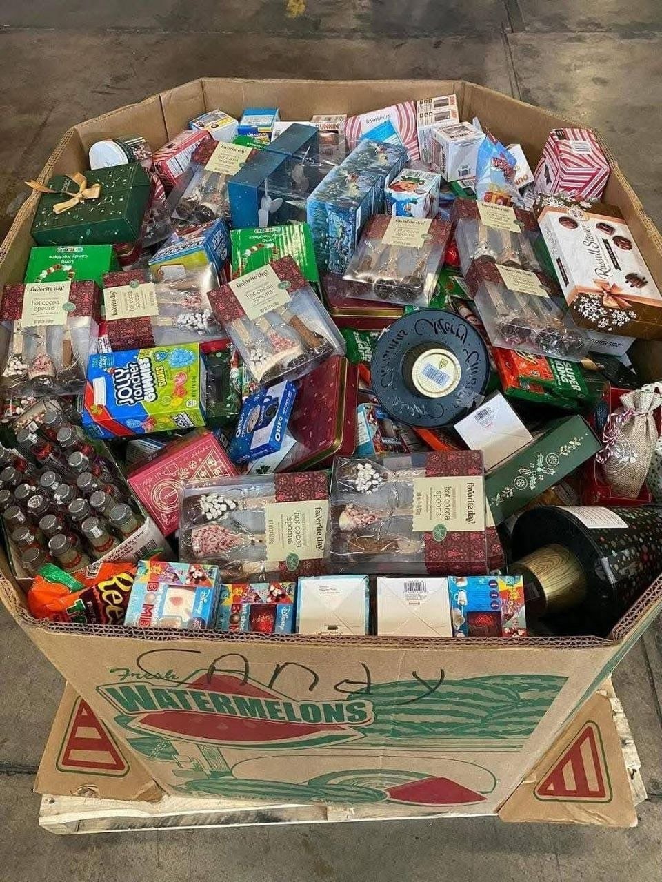 Pallet of assorted confectionery – Candy bags & boxes – 400 to 600 pieces – Grade A — photo 3