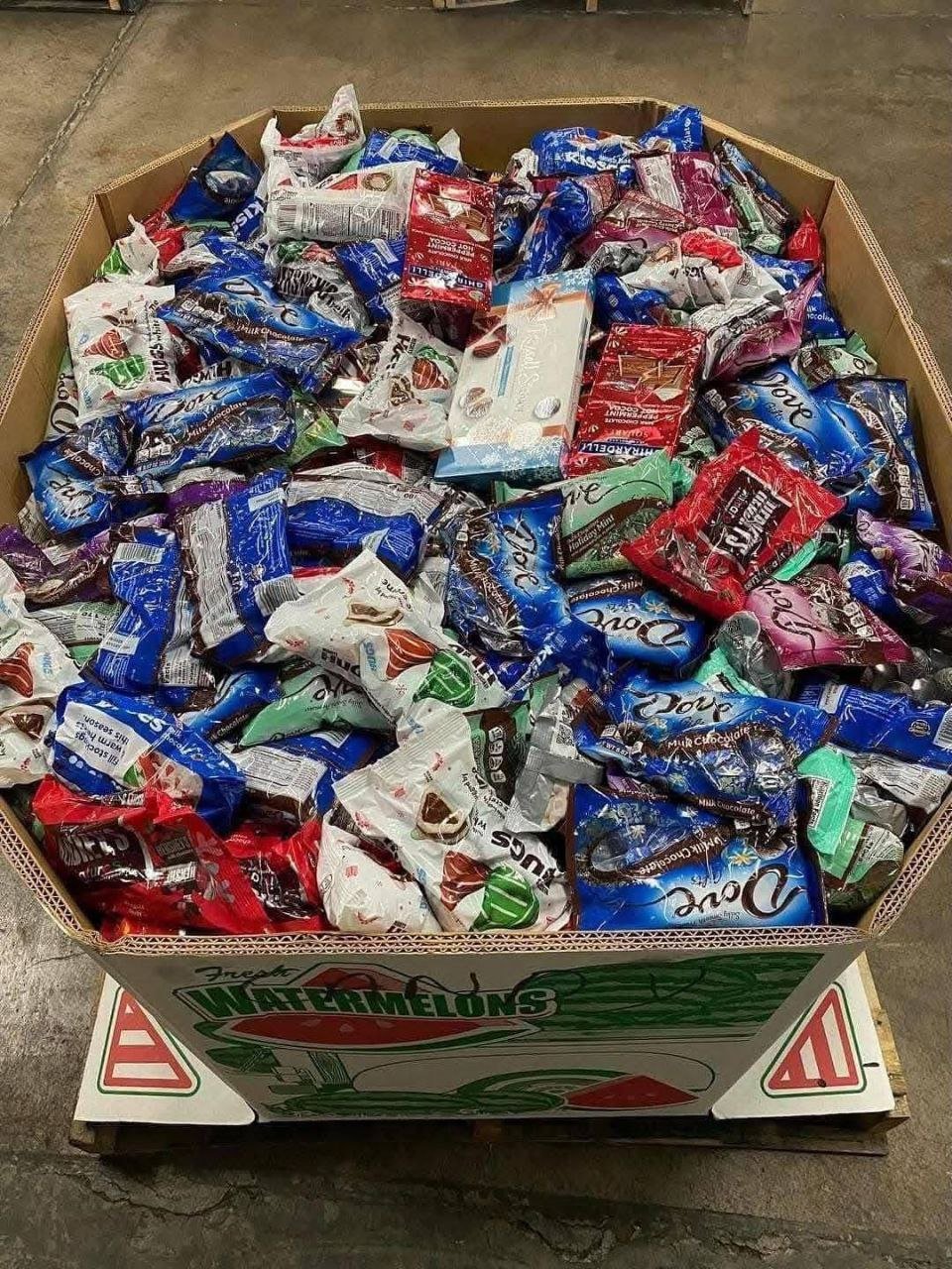 Pallet of assorted confectionery – Candy bags & boxes – 400 to 600 pieces – Grade A — photo 4